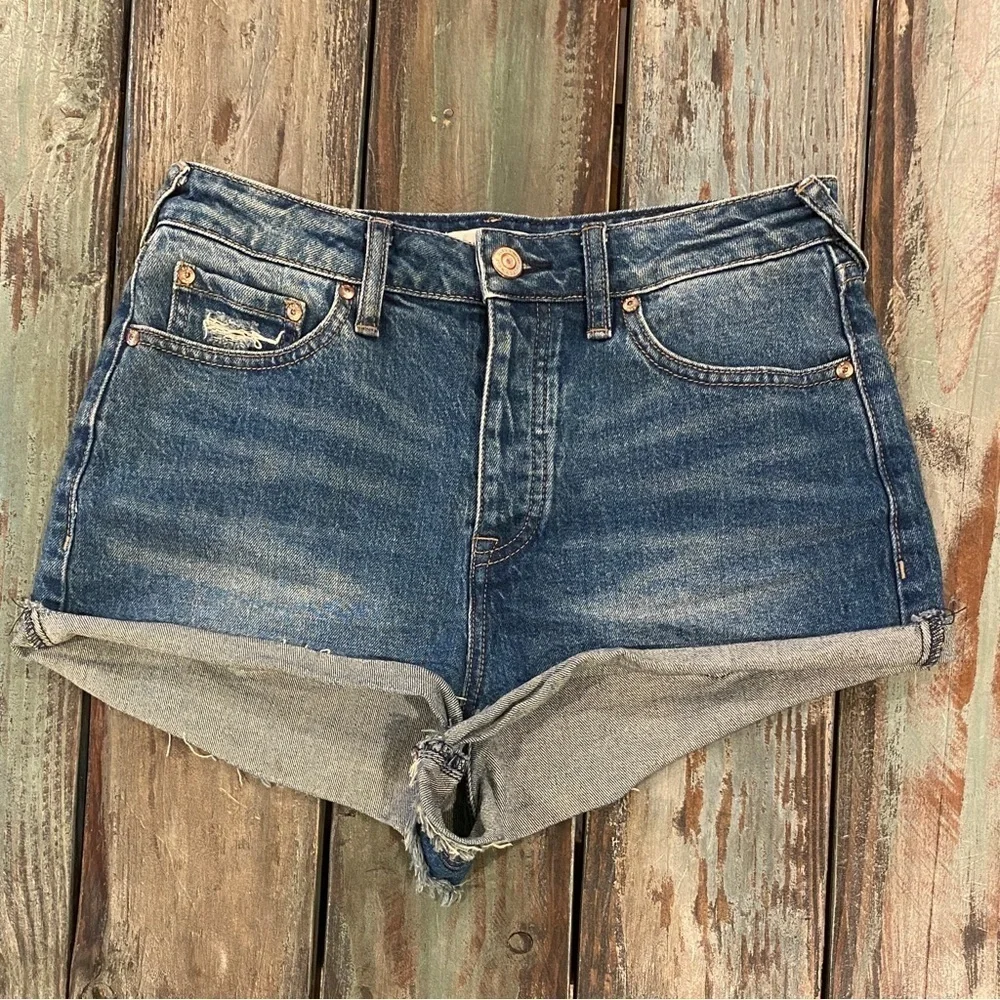 Cleo & Wolf 28 (US 6) Denim Shorts High Rise Button Fly Stretch Cuffed Cowgirl